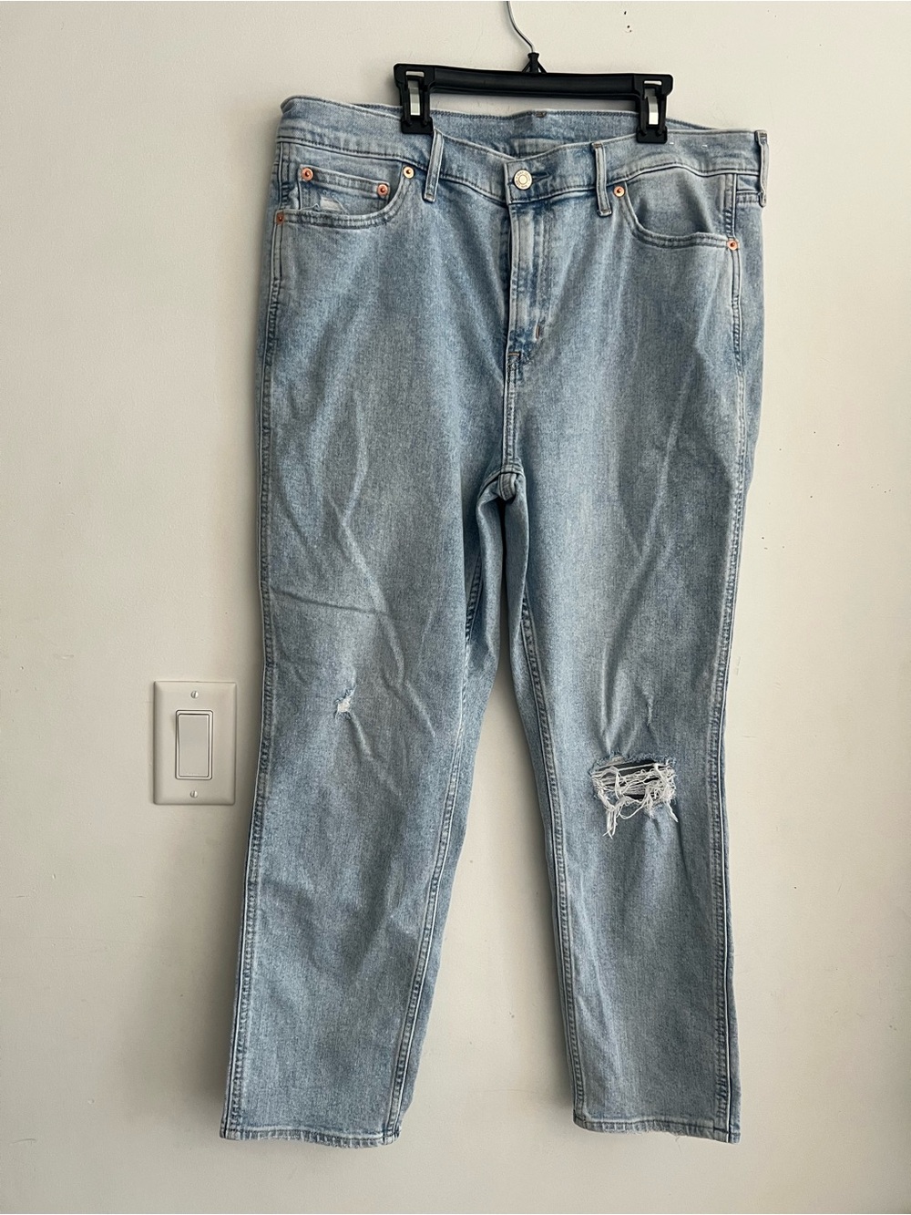 GAP Vintage Slim Mid Rise Distressed Light Wash Jeans Women’s Size 33/16R - Picture 4 of 5